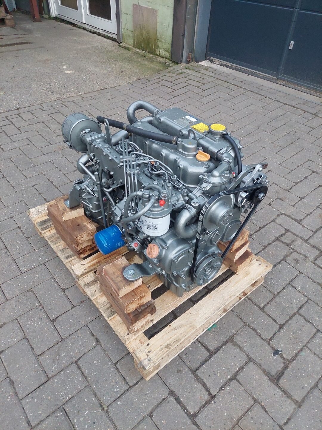 Yanmar-4JH2e04-rotated-1.jpg
