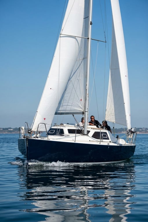 RM 800 sailing upwind with full sails and crew visible on deck