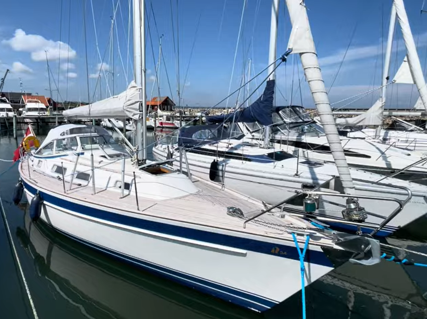 HR34-Lady-G-HullNo-306