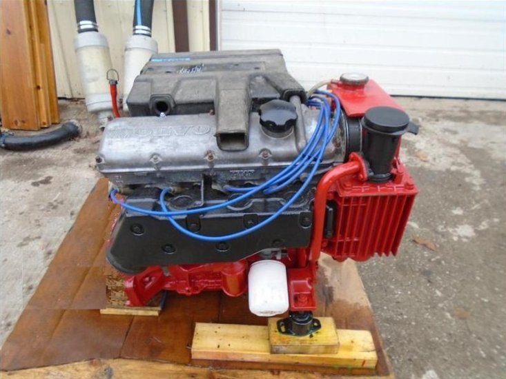 volvo-penta-aq140a-enginejpg.image_.733x550-1.jpg
