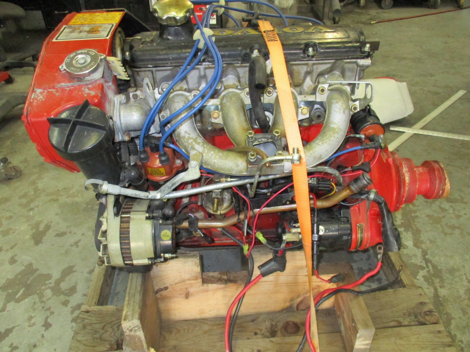 gb483660472-volvo-penta-aq131-boat-motor-complete-1980s-bayliner-engine-plug-in-go-2.jpeg