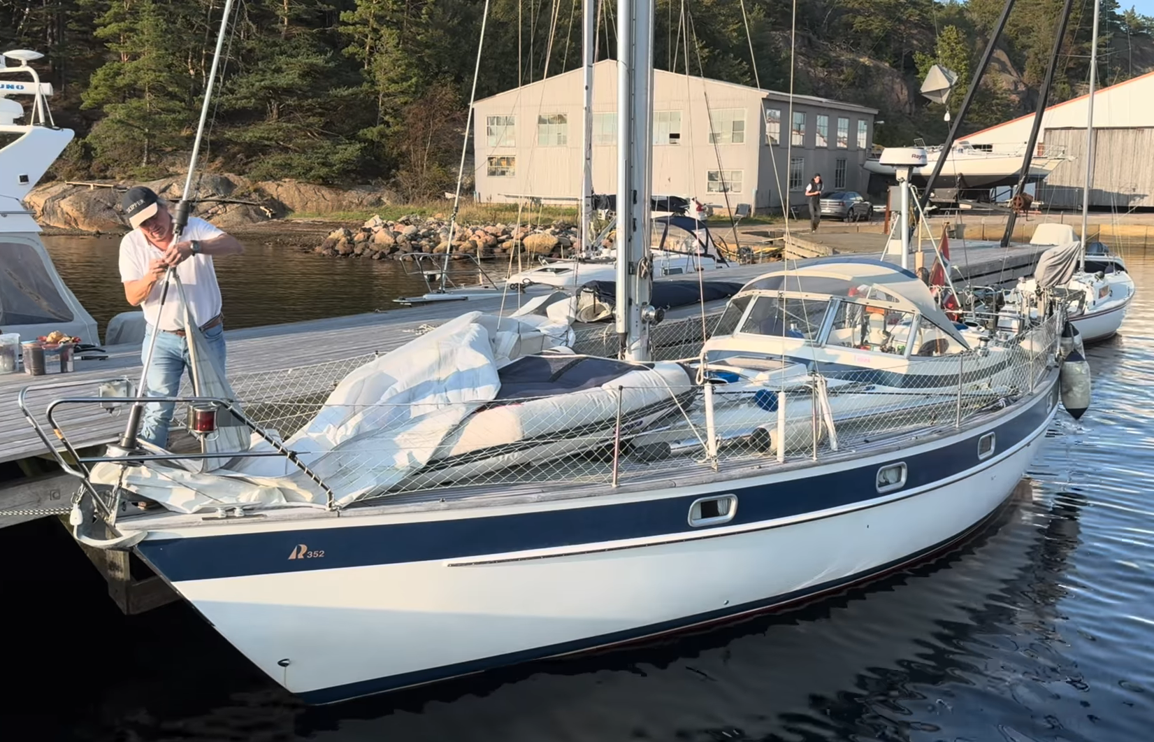 HR352-Vindis-Hull-702