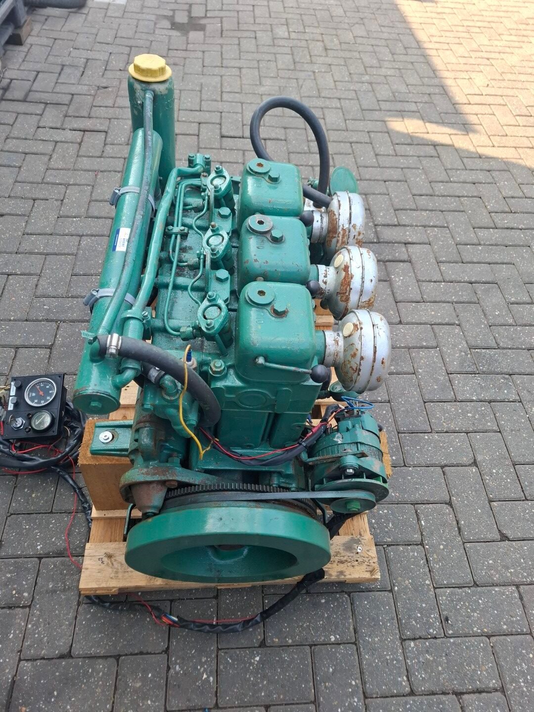 Volvo-Penta-MD17c-36pk-met-MS-keerkoppeling-en-warmtewisselaar-7-rotated-2.jpg