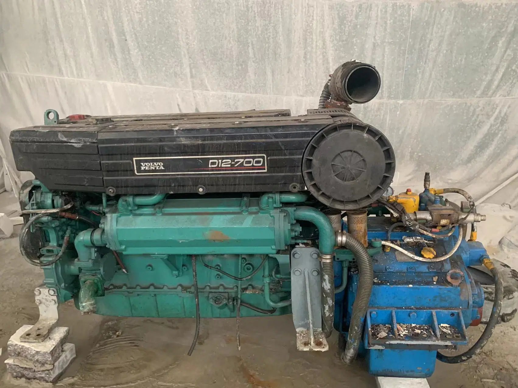 Used-Volvo-Penta-Marine-Diesel-Engine-D12-700-700HP-2300rpm-with-Gearbox-2-1.webp