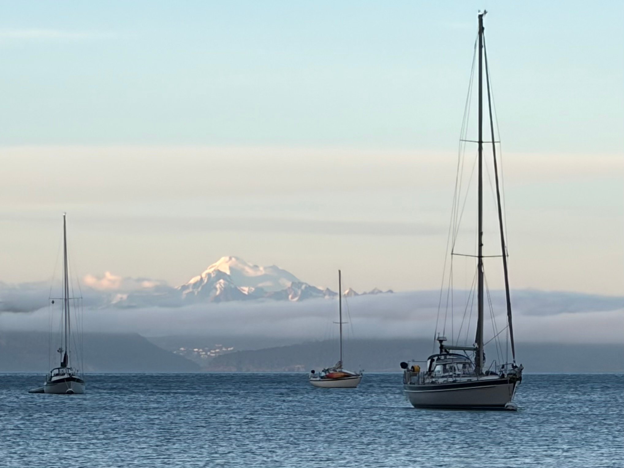Hallberg Rassy 43 Mk I, "Alpenglow" on HR-Club.net. Anchoring.