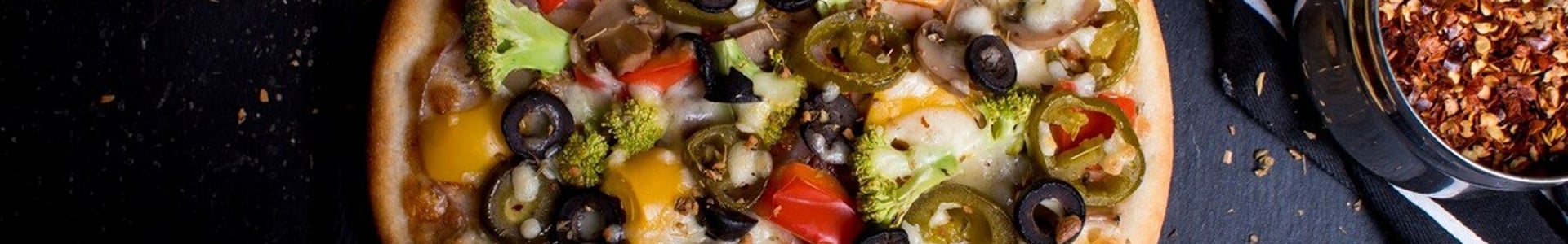 Strombolis New York Pizzeria title image