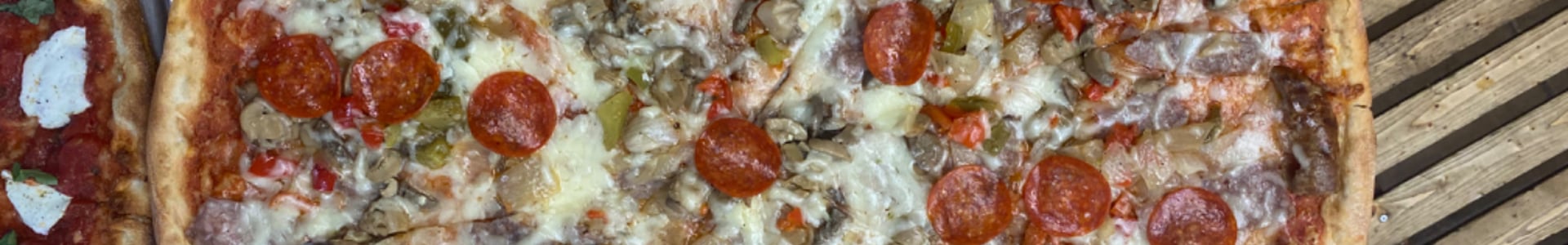 Mezza Luna Pizza title image