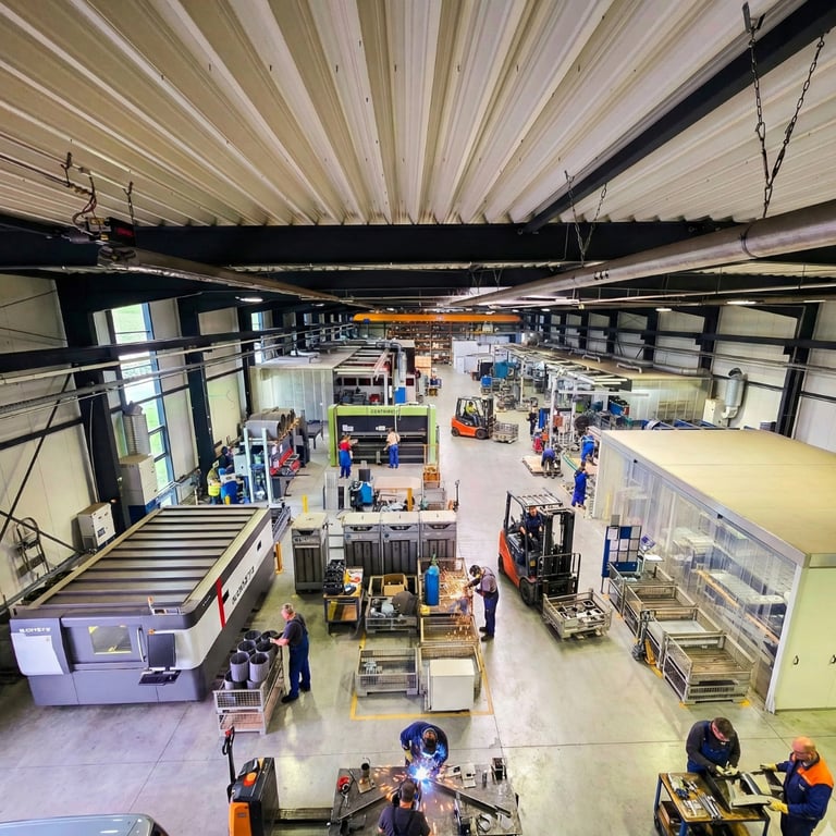 Franz Klotz Metallbau Produktionshalle Vogelperspektive - Anlagentechnik Full-Service von Planung bis Montage, Schweißfachbetrieb DIN EN 1090-2 ISO 3834, UVV-Abnahme DGUV BGR Menden