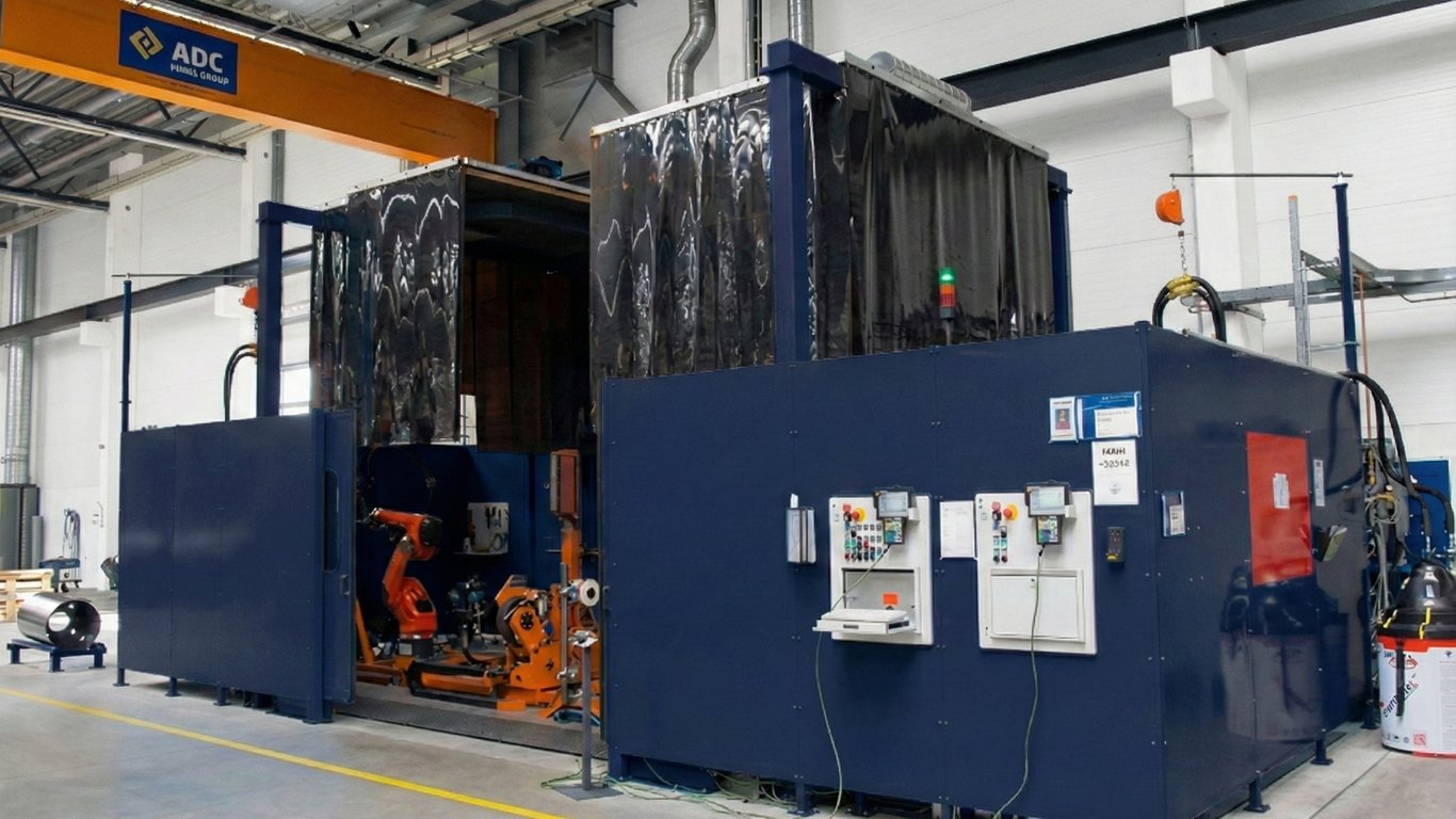 Maßgefertigte Schutzeinhausung für Industrieanlagen - Lärmschutz und Absaugtechnik für Schweißroboter, Franz Klotz Metallbau nach DIN EN 1090-2 Menden