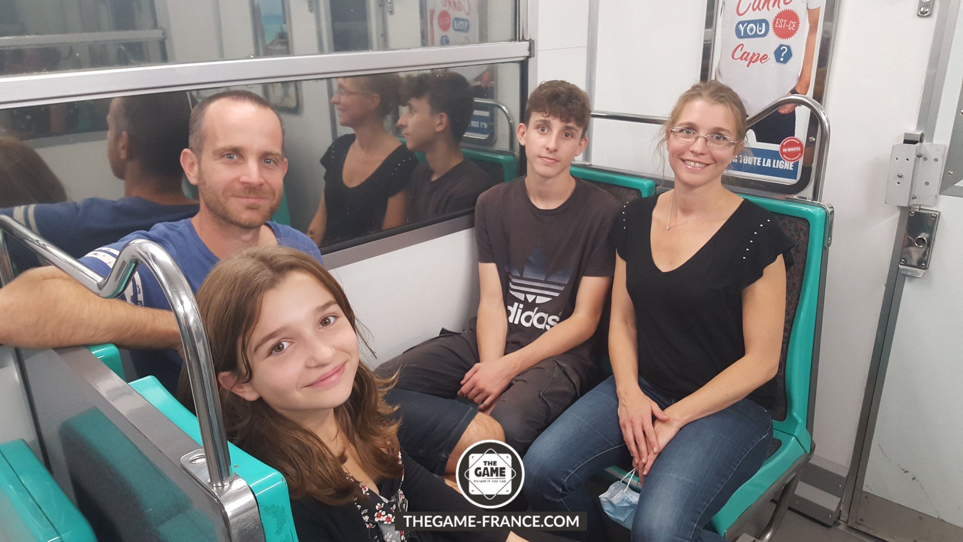 joueurs-escape-game-dans-rame-de-metro
