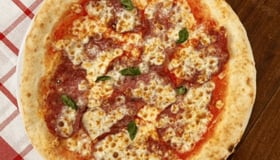 Pizza spianata romana