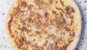 015S. Pizza tonno