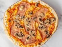 Pizza prosciutto e funghi