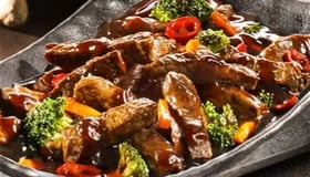 Biefstukpuntjes teriyaki schotel