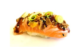 GEFLAMBEERDE ZALM NIGIRI