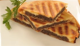 توشكا سجق وجبنة