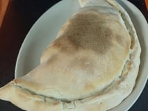 Pizza calzone vegetariana