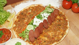 Lahmacun kaas sucuk