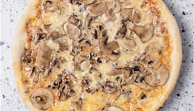 007. Pizza funghi