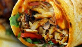 Lahmacun kip en sla