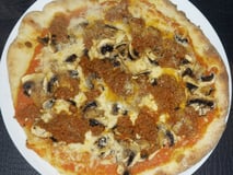 Pizza bolognese