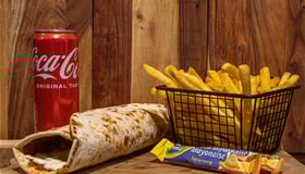 Lahmacun met saus menu