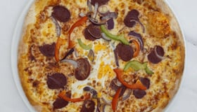 Pizza sucuk speciaal