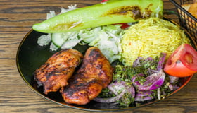 Gegrilde kipborst schotel