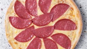 005S. Pizza salami