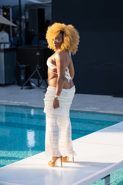 Ellen Hunter x Vauras White Backless Dress Final Walk