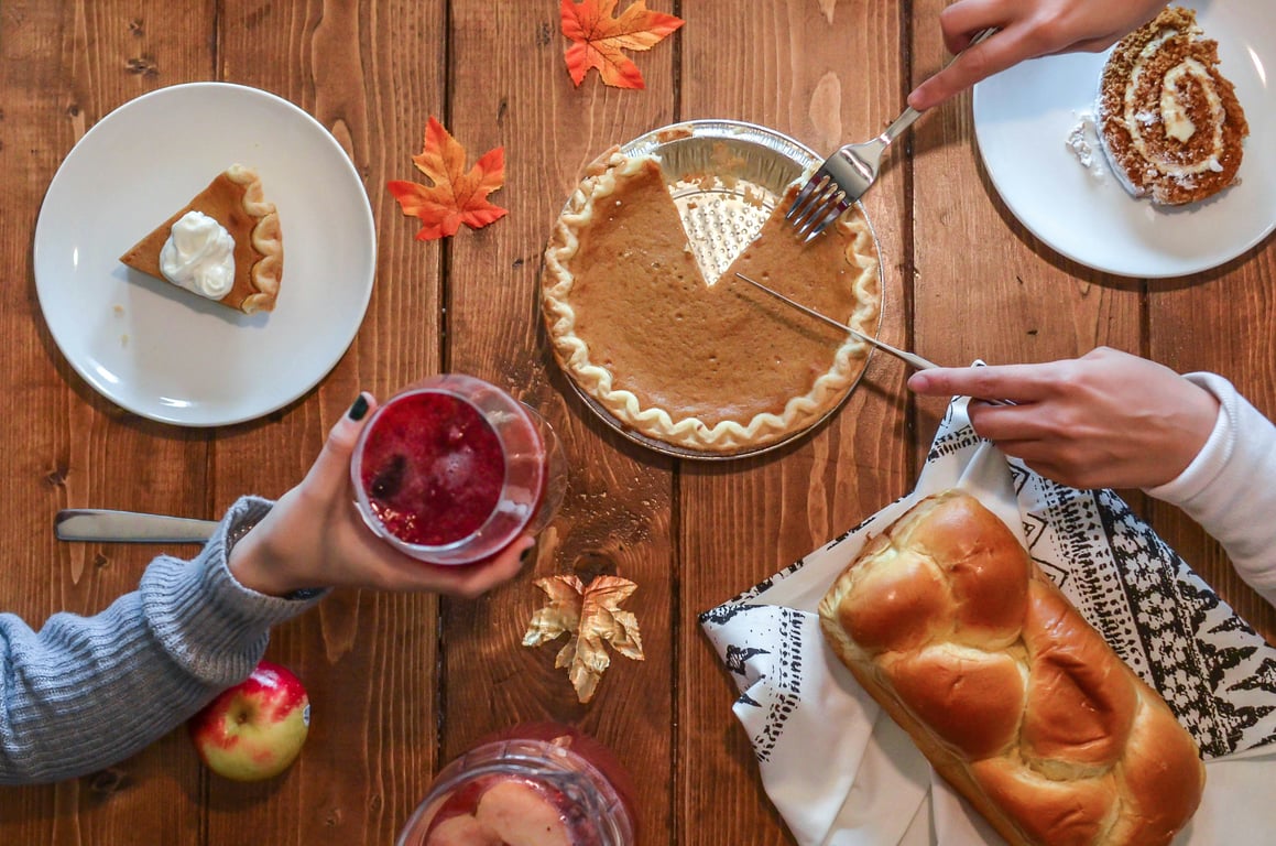 10 Creative Thanksgiving Decoration Ideas for Your Home, Table, and Outdoors