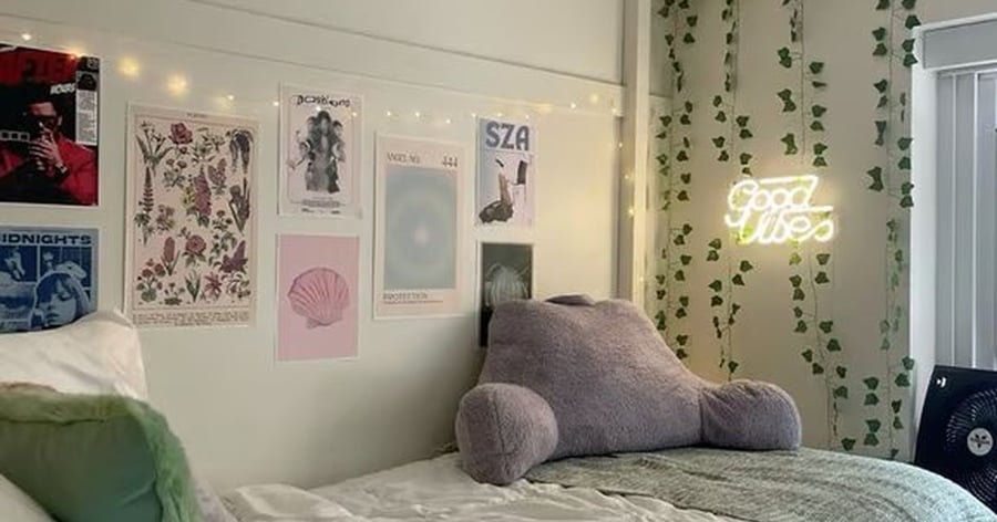 How to Decorate a Dorm Room with Wall Art