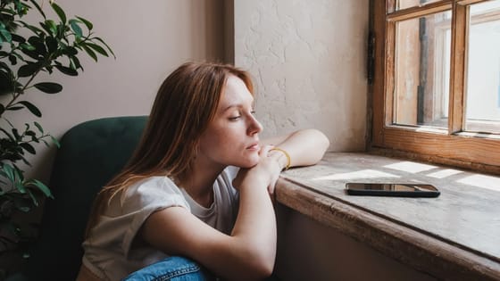Uma jovem de 24 anos que abandonou o smartphone e as redes sociais quer que você também seja appstinent CNBC