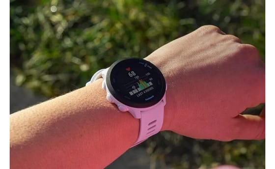 Primeras Impresiones del Garmin Forerunner 165: Un Reloj Inteligente Ligero y Equipado con GPS para Maratones y Mucho Más