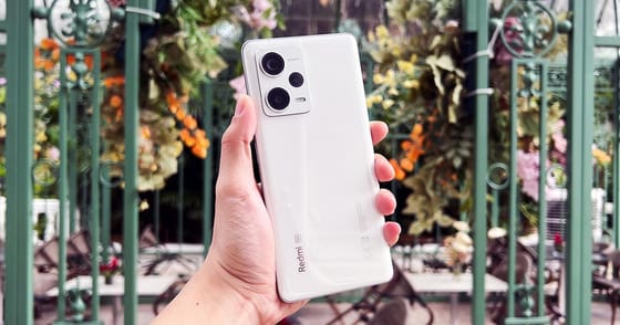 Smartphone Market Grows, Yet AI and 5G Applications Remain Scarce