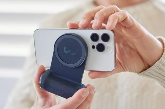 Must-Have Smartphone Accessories That Simplify Daily Life
