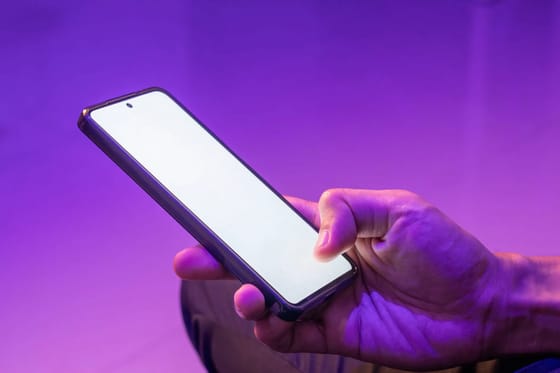Omdia: US Smartphone Markt verzeichnete im ersten Quartal 2026 einen Rückgang von drei Prozent aufgrund von Preisdruck und Veränderungen bei Carrier Subventionen