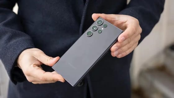 L'utilizzo personale degli smartphone nel luogo di lavoro può ridurre lo stress, rivela uno studio
