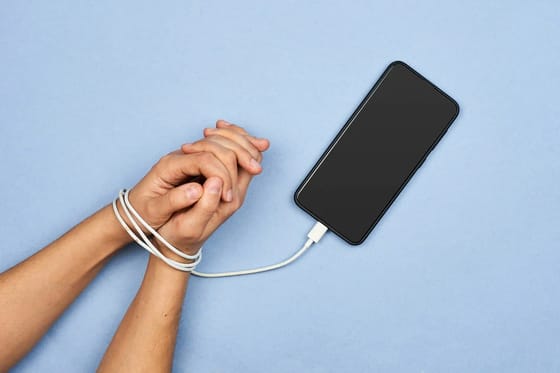 Circa un terzo della popolazione mondiale potrebbe essere incline alla dipendenza da smartphone, secondo un recente studio guidato dal Canada