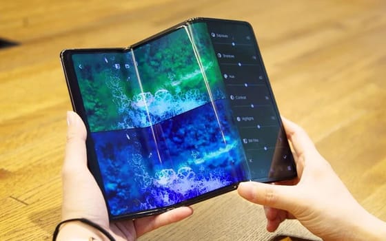 Huawei pode revelar o primeiro smartphone de triplo dobra já no inicio do próximo ano