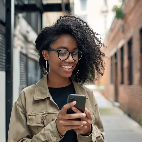 Los usuarios de teléfonos inteligentes pueden obtener $750 de crédito 'instantáneo' por su antiguo dispositivo y el doble de almacenamiento, pero deben estar con uno de cuatro operadores