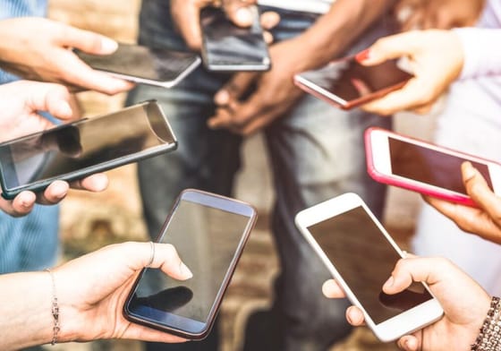 MOLLY KINGSLEY: Por que a proibição de smartphones nas escolas demorou tanto? O foco, a motivação e a atenção de nossas crianças estão sendo lentamente destruídas