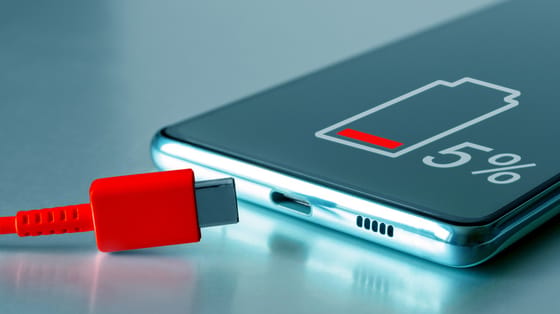 Comment les chargeurs de mauvaise qualité nuisent gravement à la batterie et aux performances des smartphones