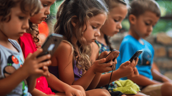 Nuestra ciudad prohibió el uso de smartphones a menores de 12 años: los resultados han atraído equipos de televisión de todo el mundo