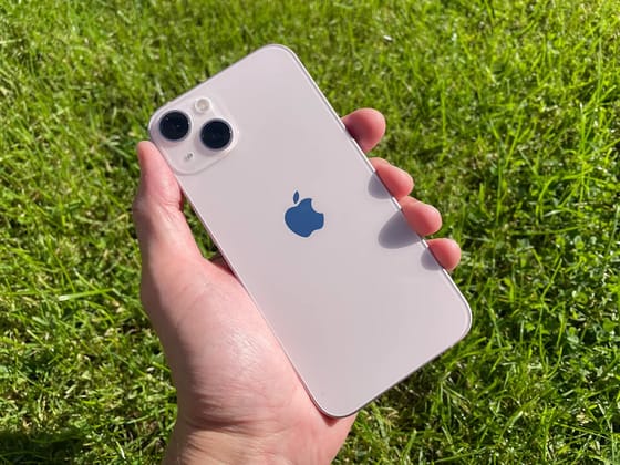 Apple Surpasses Samsung to Become the Leading Smartphone Seller Globally After 12 Years