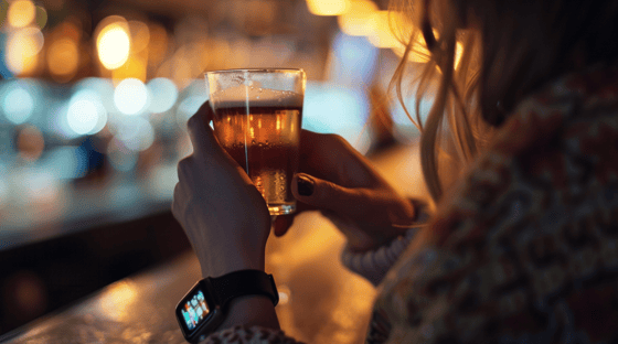 Utilisation des capteurs de montre intelligente pour détecter, mesurer, intervenir et prévenir la consommation d'alcool en temps réel