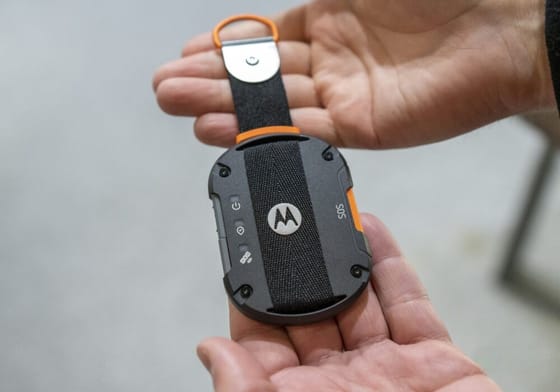 El enlace vía satélite Motorola Defy convierte tu smartphone en un teléfono satelital