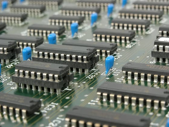 Perché Bernstein vede ancora valore in Qualcomm (QCOM) nonostante i timori sugli smartphone