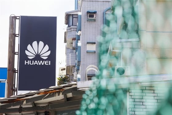 Cina 618 Le vendite di smartphone scendono di tredici per cento e Huawei prende la leadership
