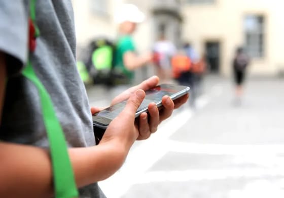 Unanfechtbare Unterstützung für das Verbot des Besitzes von Smartphones bei Kindern im Grundschulalter in der Gemeinschaft von Wicklow sorgt für Schlagzeilen in den USA
